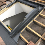 Rénovation toiture et remplacement d'un VELUX® à Divonne les bains par Garnier-charpentes